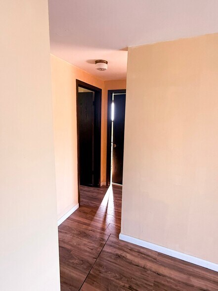 Building Photo - 7 Maria Manor