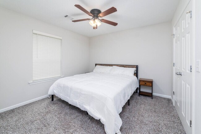 Building Photo - 243 Oakley Ct