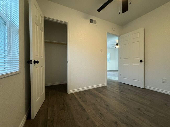 Building Photo - $895 AND BY FORT HOOD!!!  WATER & TRASH IN...