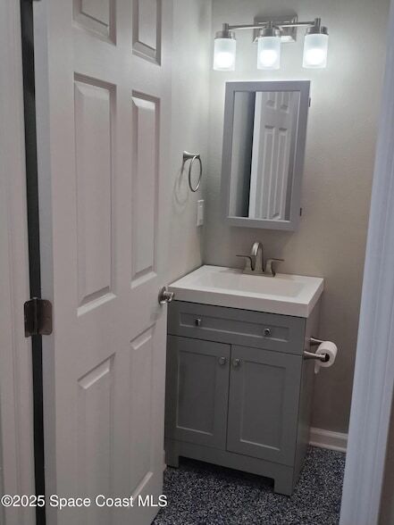 Building Photo - 390 W Cocoa Beach Causeway