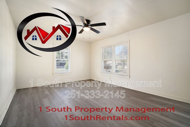 Building Photo - 476 Summerville St
