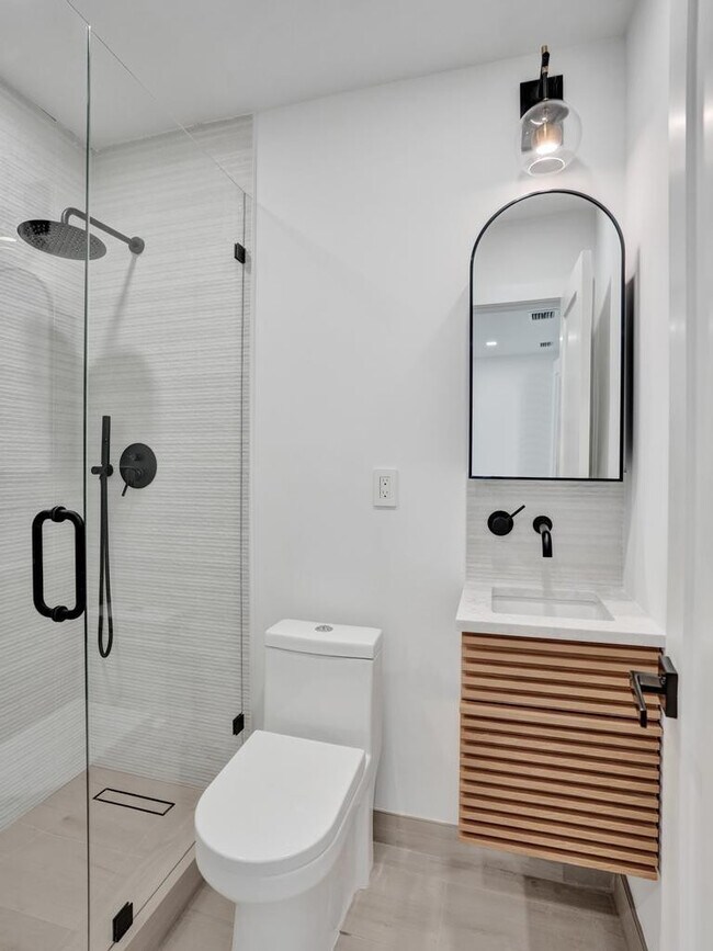 Building Photo - 840 SE 22nd Ave