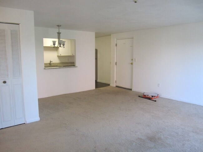 Building Photo - 270 Quarry St