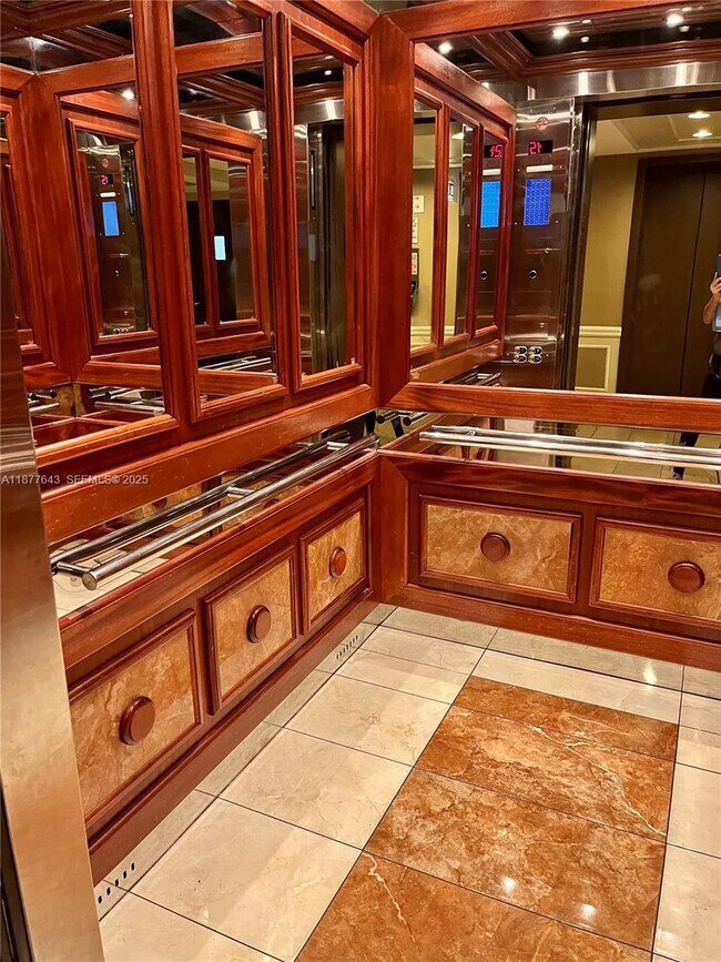 Building Photo - 555 NE 15th St