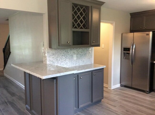 Building Photo - 3035 Mosby Dr