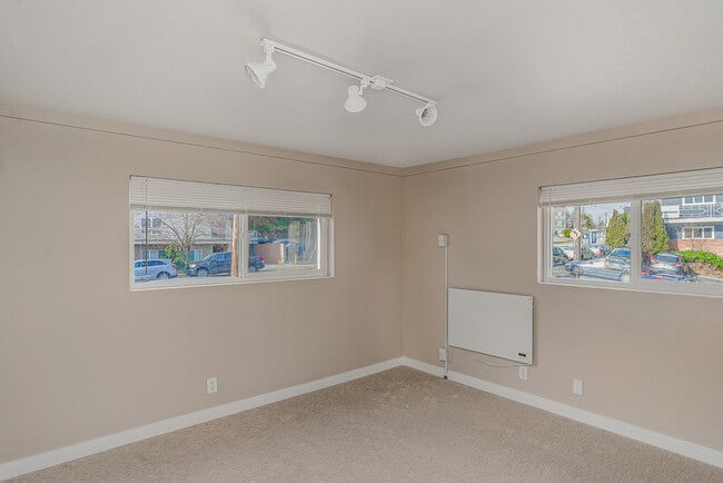 Building Photo - 1732 Dexter Ave N