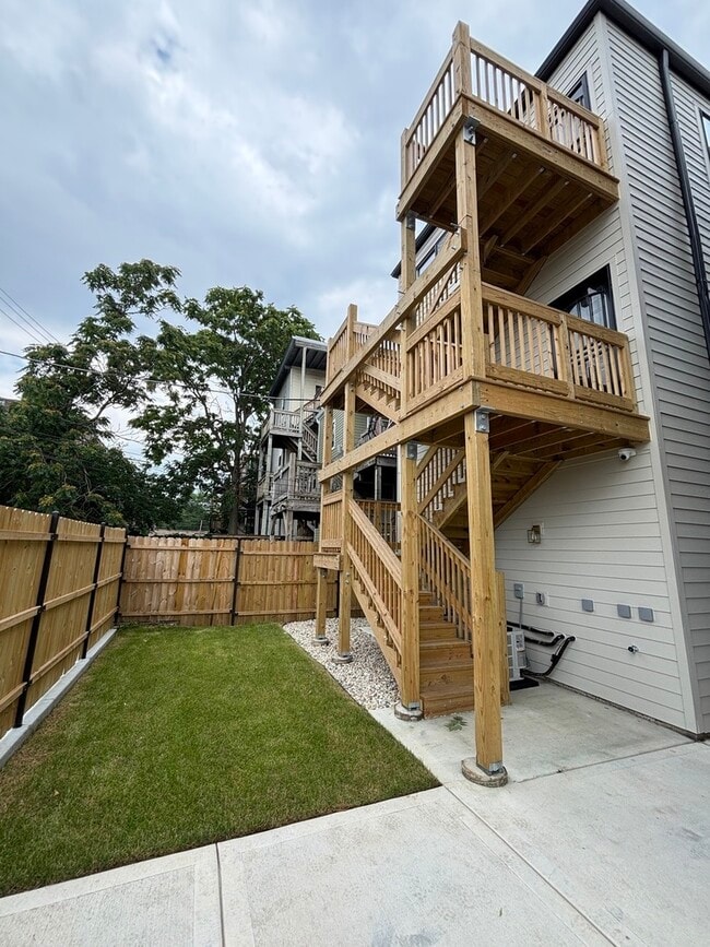 Building Photo - 6042 S Eberhart Ave