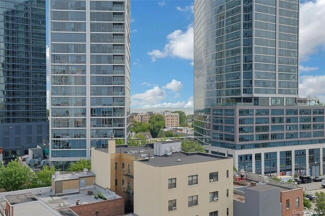 Building Photo - 25 Leroy Pl