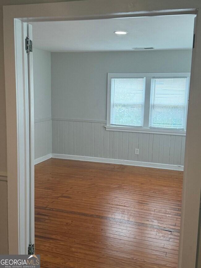 Building Photo - 1750 Linwood Ave