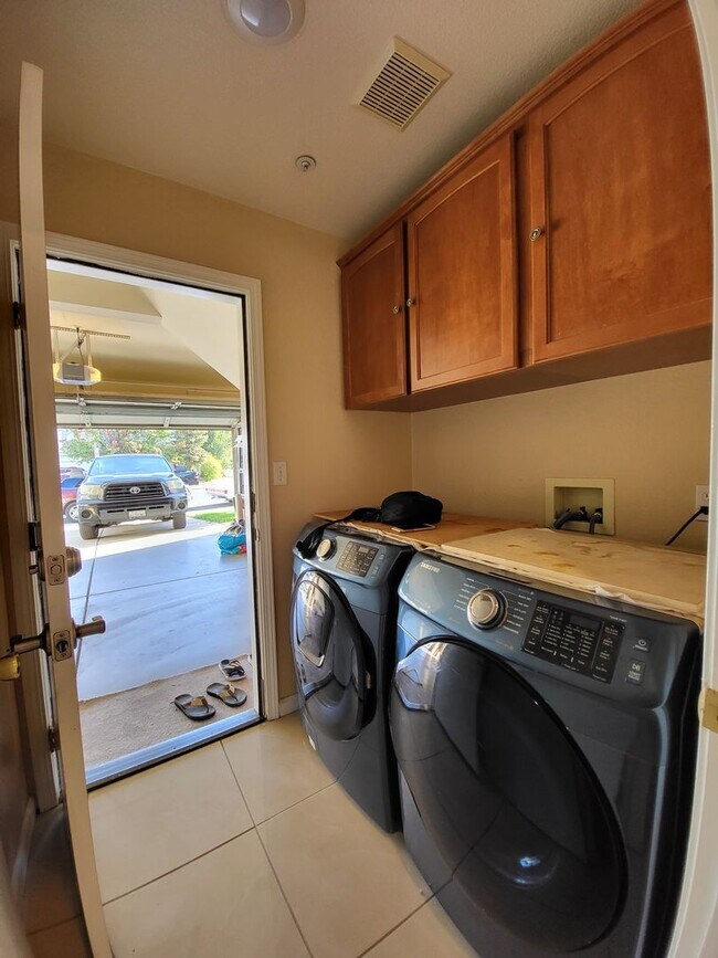 Building Photo - 920 Garcia Dr