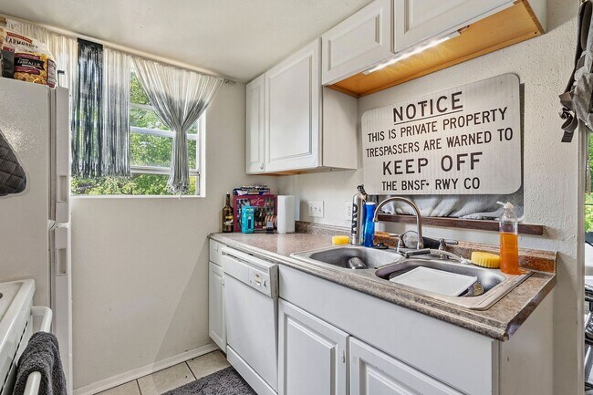 Building Photo - CENTURY 203