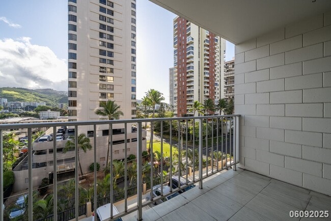 Building Photo - $2600.00 | 2BD/1BA Condo ALL UTILITIES INC...