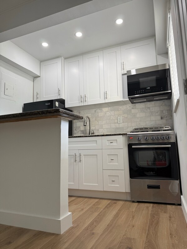 Building Photo - 1014 Salzedo St