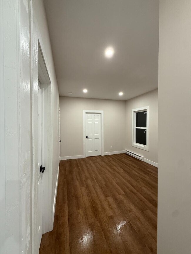 Building Photo - 30 Slingerland St