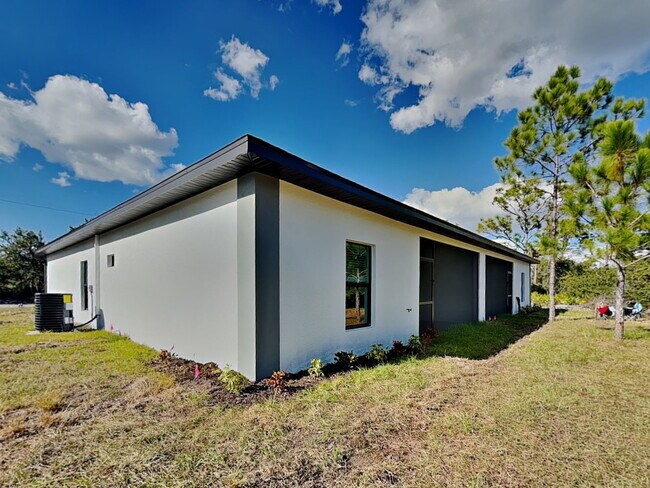 Building Photo - 1112 Bismarck Rd