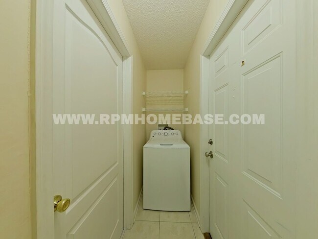Building Photo - Charming Home with 2-Car Garage and Conven...
