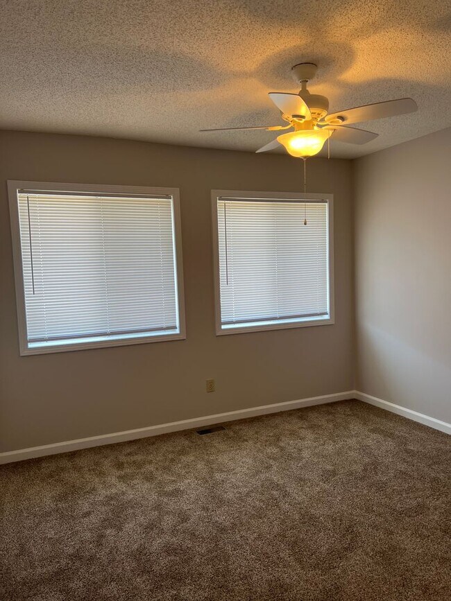 Building Photo - 147 Woodfield Pl