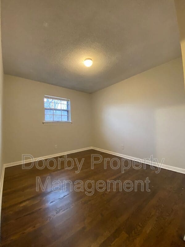 Building Photo - 303 Ridgeway Dr