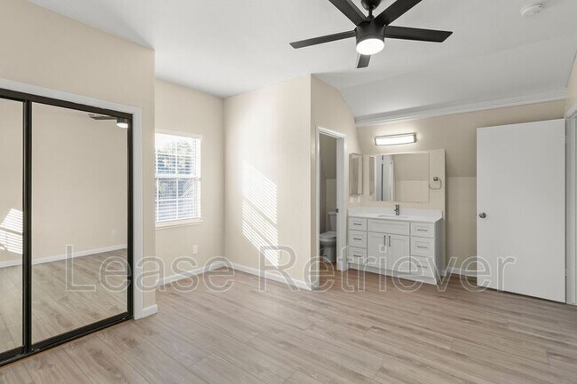 Building Photo - 825 Heritage Pl