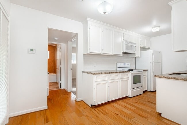 Building Photo - 4931 Junius St