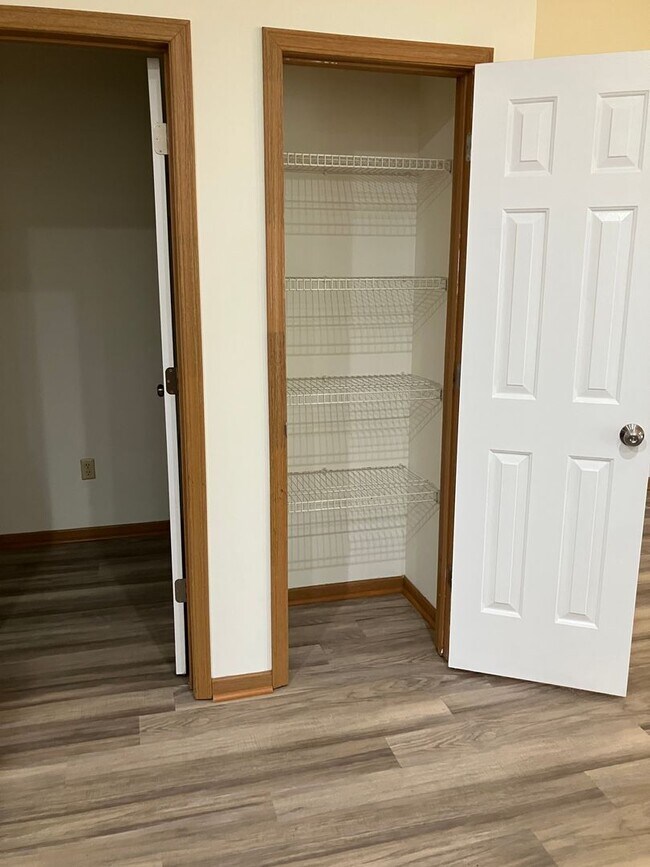 Building Photo - Modern & Spacious 2-Bedroom Ranch Condo – ...