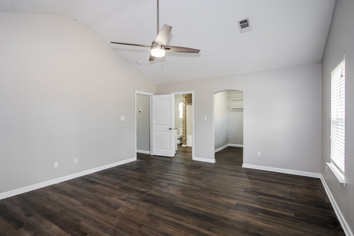 Building Photo - 1484 Collins Dr