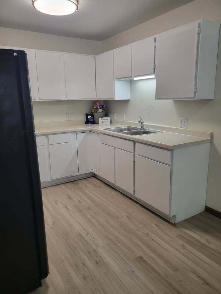 Building Photo - 703 S Main St