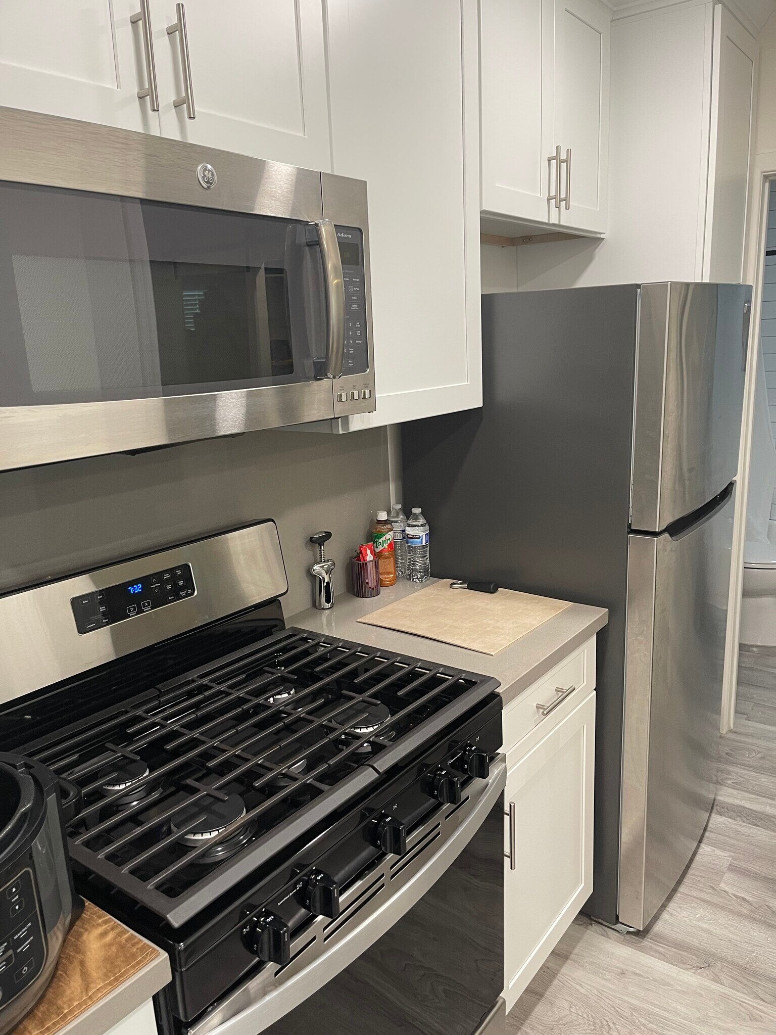 Full Size Appliances - 11221 Southwest Blvd