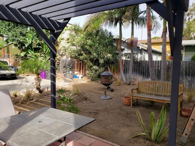 Building Photo - 479 Gaviota Ave