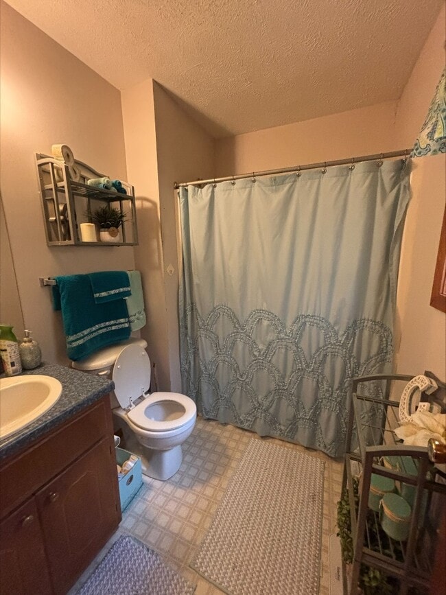 Building Photo - 131 Center St