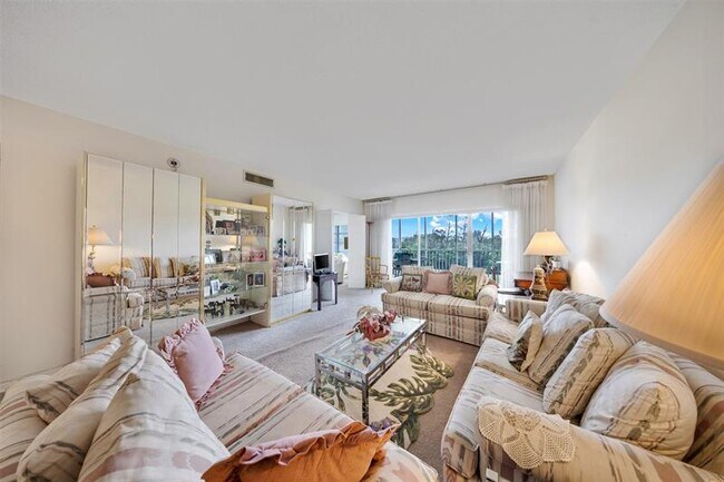 Building Photo - 3000 N Palm Aire Dr