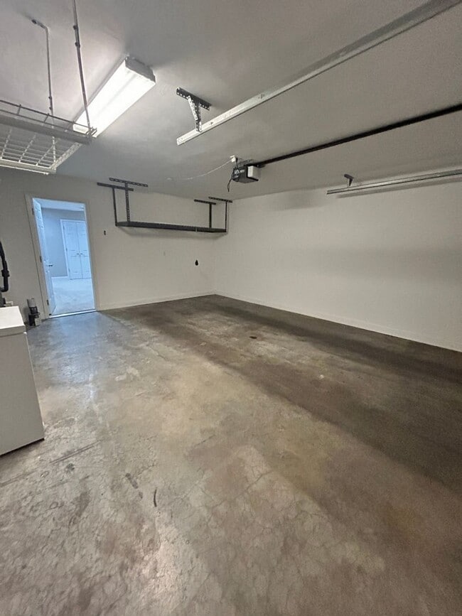 Building Photo - Like New Townhome in Old SW! Close to Cari...