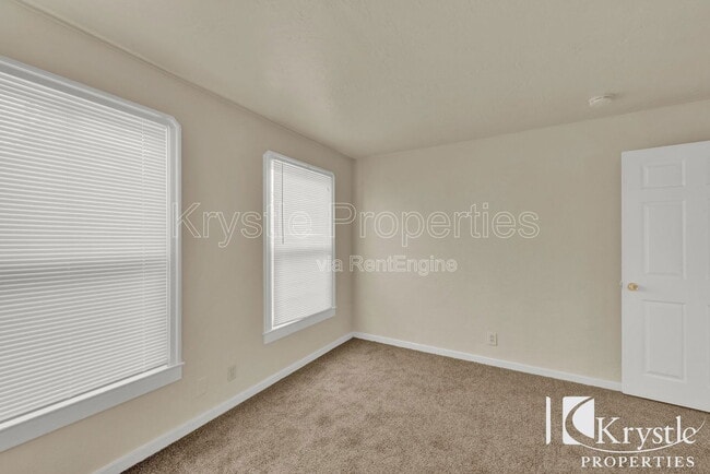 Building Photo - 320 Evans Ave