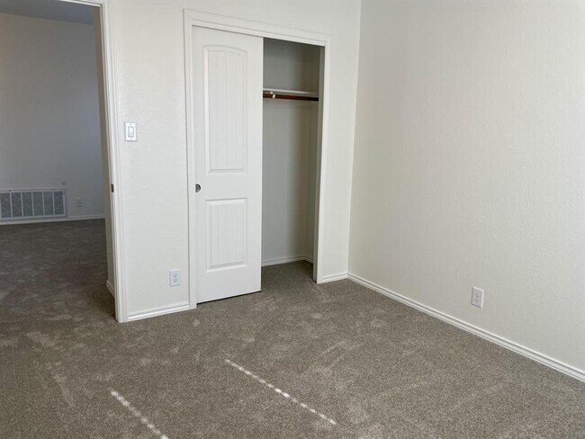 Building Photo - 8725 White Ibis Dr