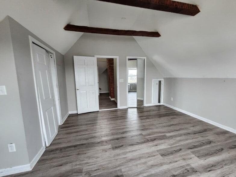 Building Photo - 515 Quinnipiac Ave