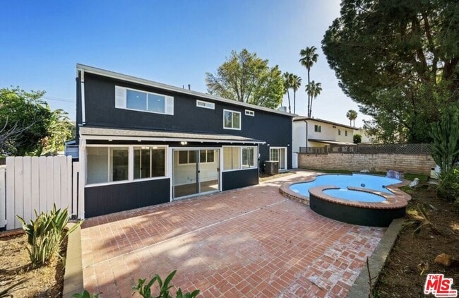 Building Photo - 6257 Lindley Ave