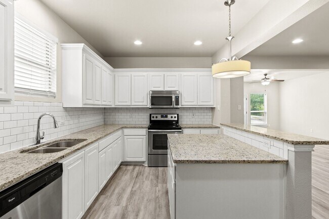 Building Photo - 2536 S University Dr
