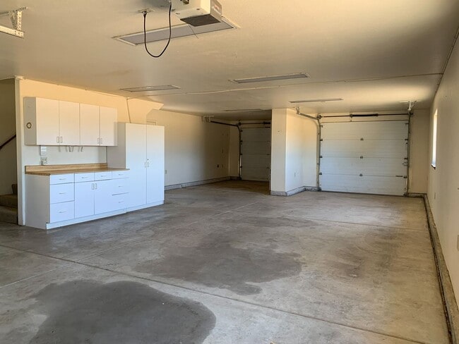 Building Photo - 2 Bedroom Country Home in Hollister