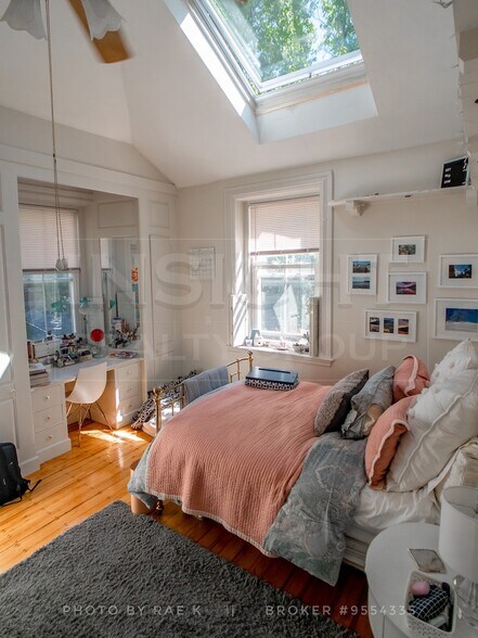 Building Photo - 61 Pond St