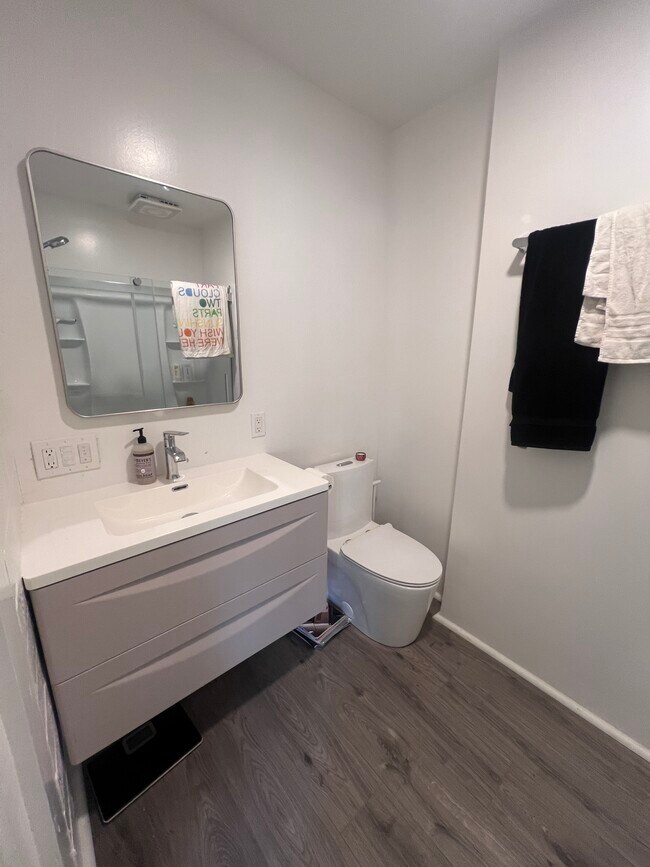 Building Photo - 1300 Dunning Dr