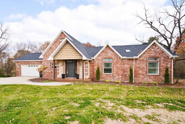 Building Photo - 13810 AR-16 Scenic