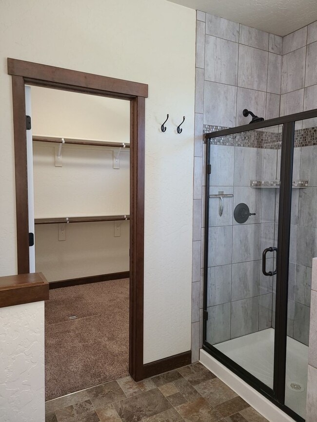 Building Photo - Beautiful Custom 3 bedroom 2 bath Home for Rent in Post Falls, ID