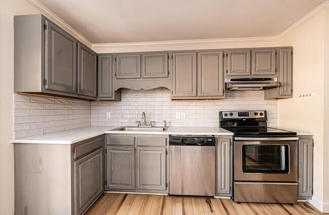 Building Photo - 1058 18th Ave NW
