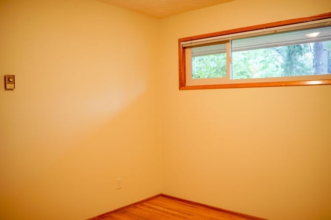 Building Photo - Close-in SE: Nicely Renovated Mid-Century 3-Bed w/Full Basement!