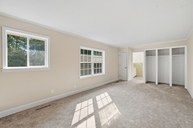 Building Photo - 607 Longleaf Ave