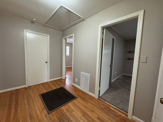 Building Photo - Private 3/2 Country House- $1,595