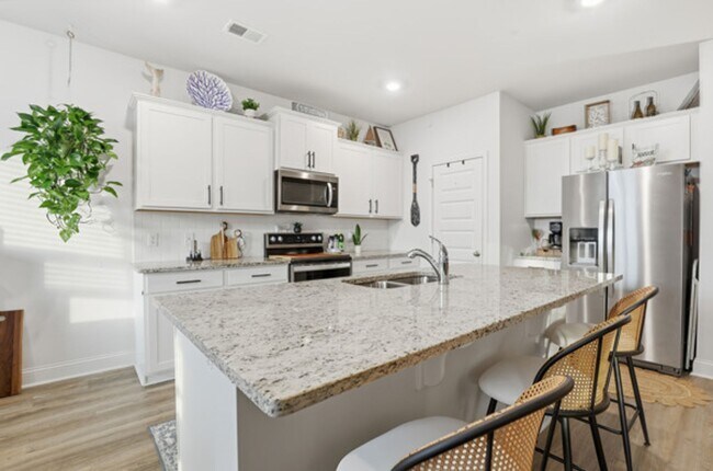 Building Photo - 564 Foxtail Dr