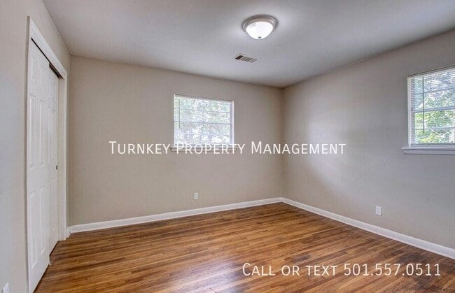 Building Photo - 713 Ellen Dr