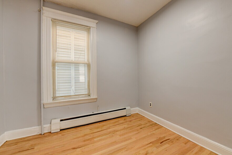 Building Photo - 433 74th St