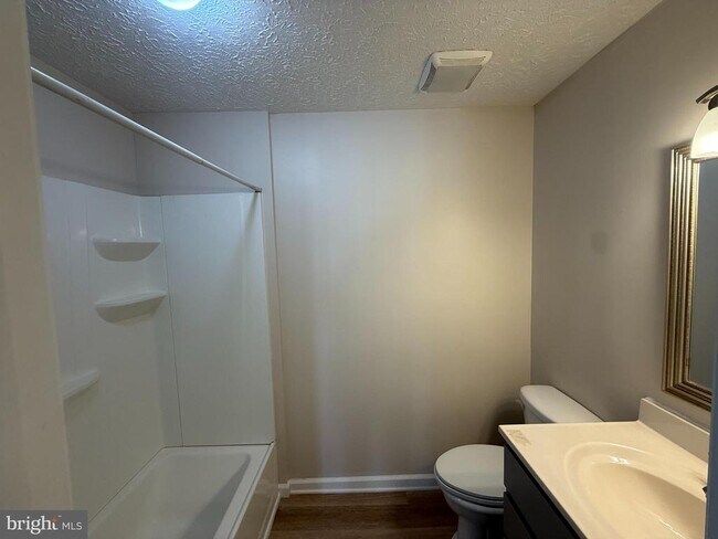 Building Photo - 900 Cedar Crest Ct N